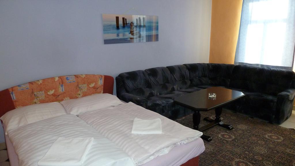 Penzion Holiday Mariánské Lázně Εξωτερικό φωτογραφία